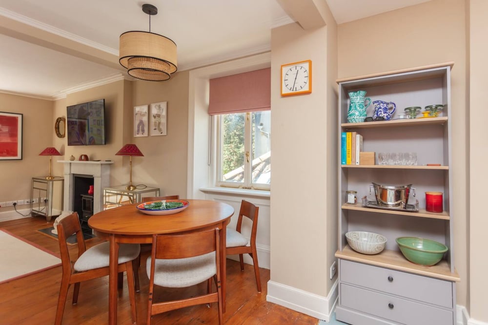 Stunning 2 Bedroom Apartment in the Heart of Chelsea