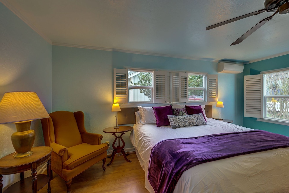 Ashland Vacations - Carlisle Garden Suites - Property Image 4