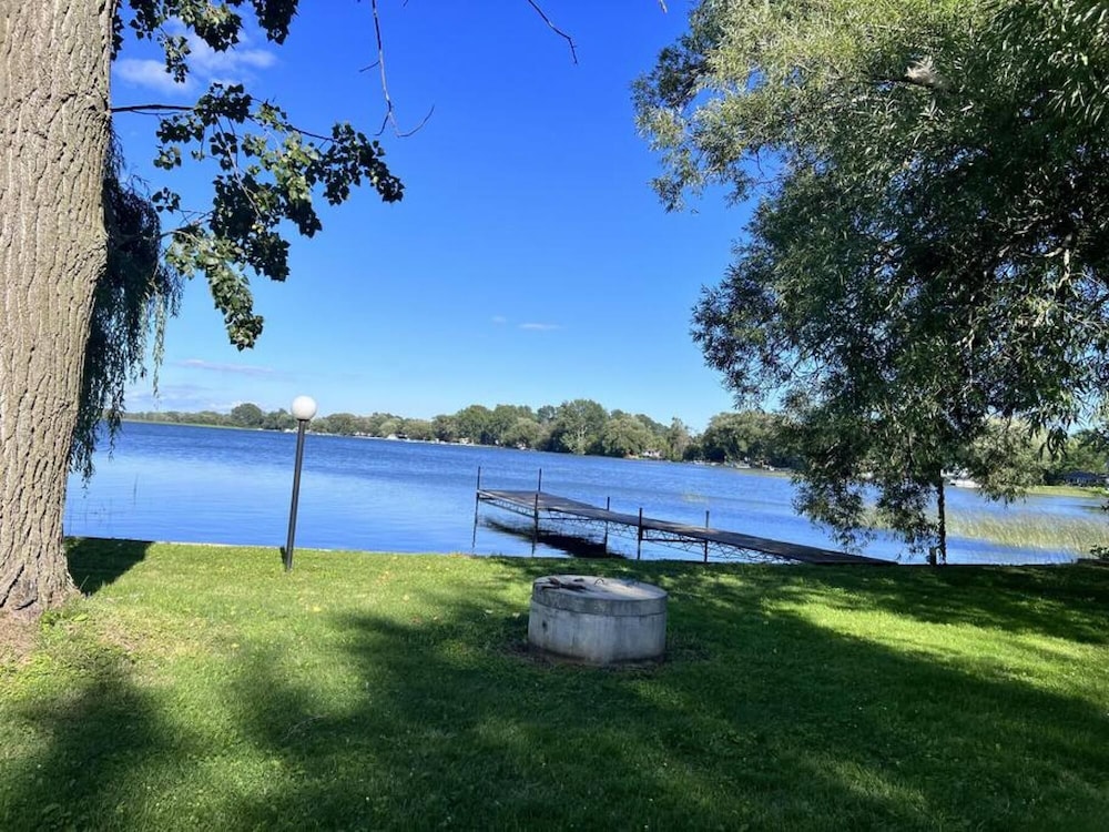 Bungalow by the Bay Spot on Wellers Bay - PEC