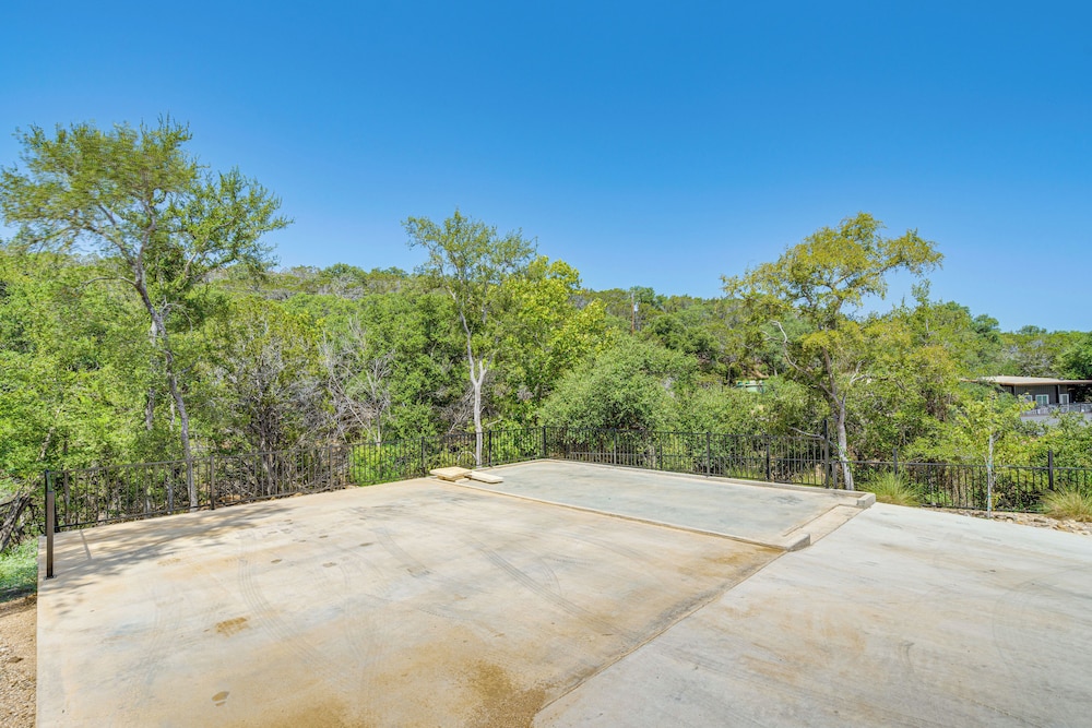 Chic Burnet Home on Lake Buchanan w/ 2 Fireplaces! - Property Image 6