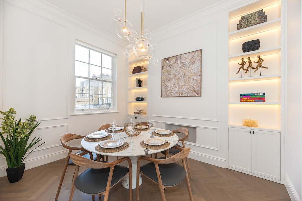 Elegant and Bright 3-bed Flat Near Sloane Square