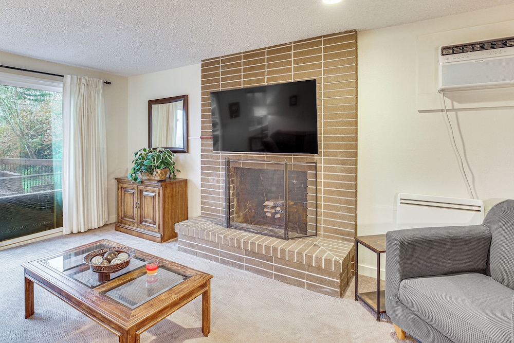 2 Mi to University of Oregon: Pet-friendly Abode