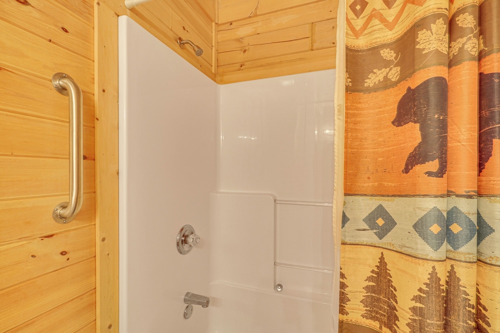 Private Hot Tub: Lake Resort Cabin in Sevierville!