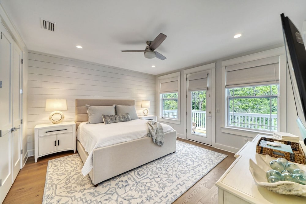 Amour La Mer by Avantstay Rooftop Patio Pool Access Walk to Beach