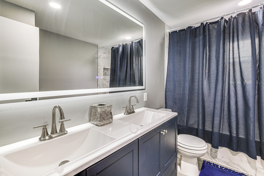 3 Mi to Main St: Modern New Paltz Home