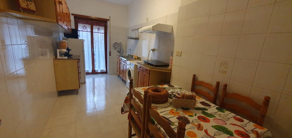 Room in B&B - Comfortable Room With Spacious Kitchen - Suite Colosseo