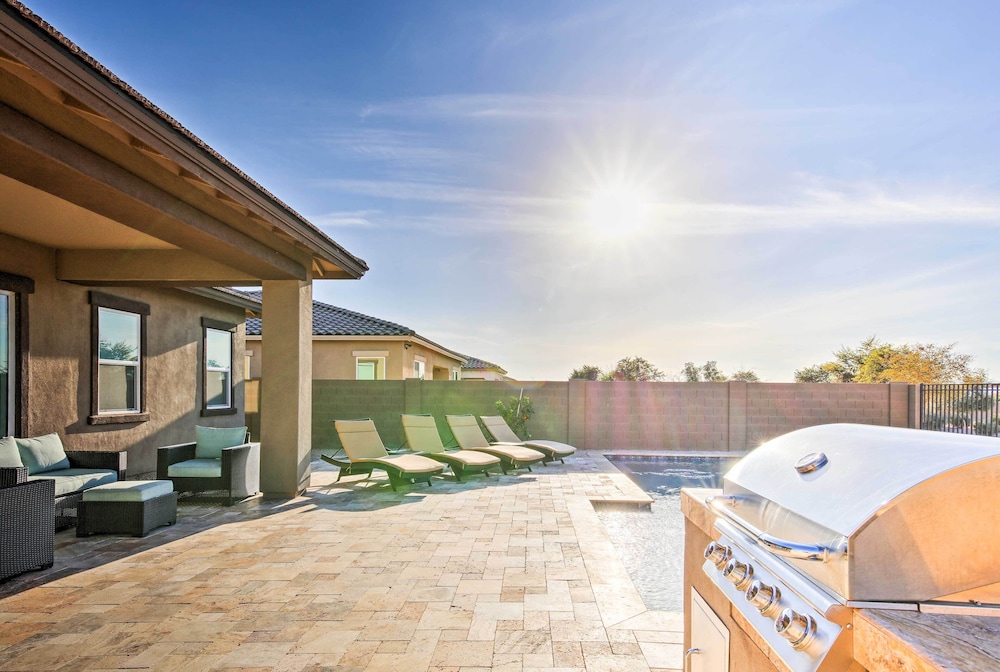 Gorgeous Litchfield Oasis ~ 6 Mi to Luke AFB