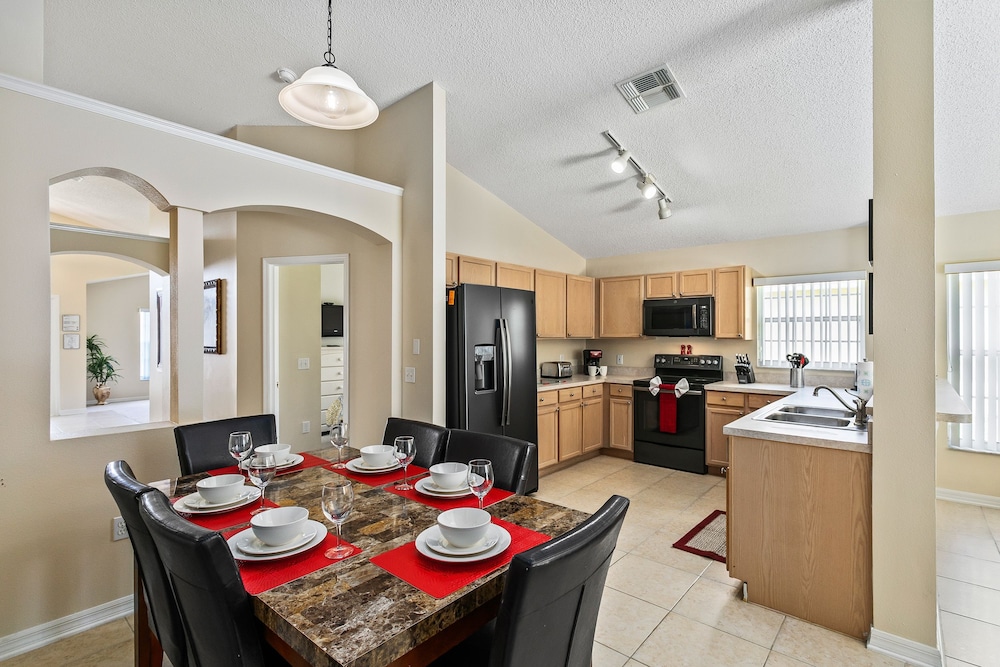 7BR Pool Home Emerald Island by SHV-8409