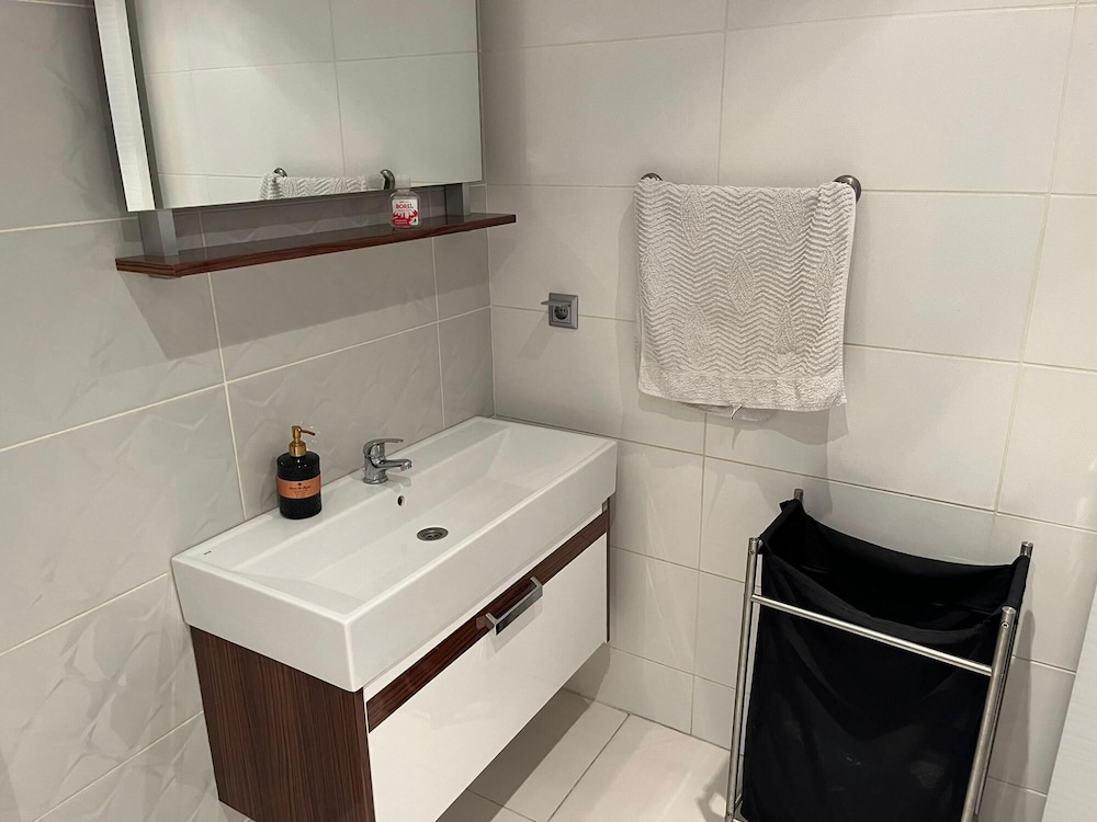 Cozy Flat w Balcony 5 min to Beach in Canakkale view 5