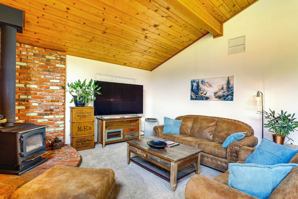 Scenic Riverfront Escape w/ Sauna in Junction City