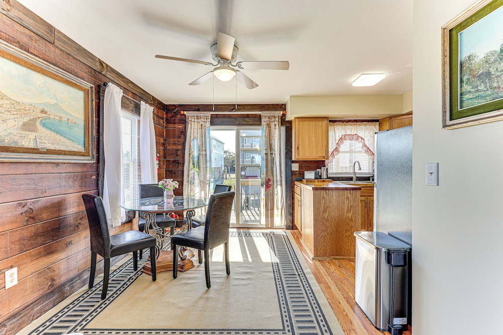 Walk to Beach: Duplex in North Topsail Beach!