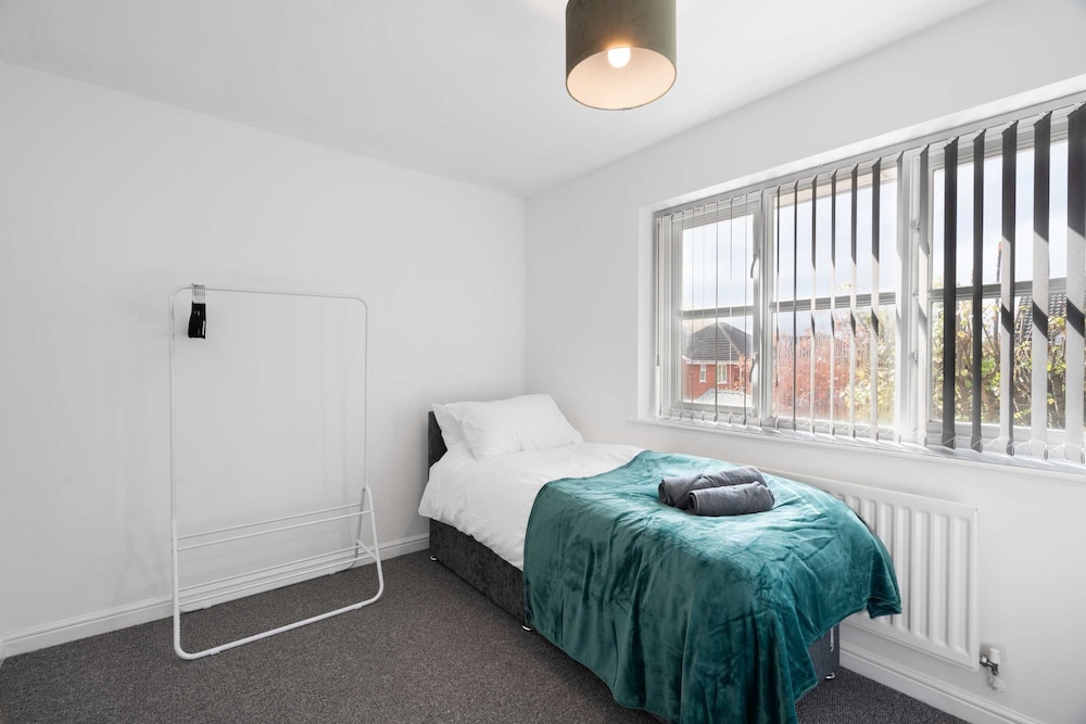 Homely 2bed 2bath House in Erdington With Parking Sleep 6