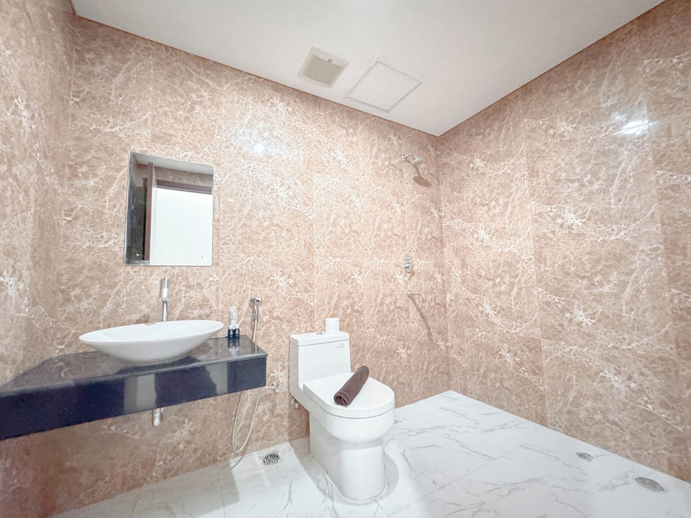 Homey And Simply 3Br At Grand Sungkono Lagoon Apartment