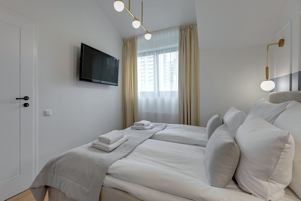 Waterlane Vintage Fitness & Gym by Downtown Apartments