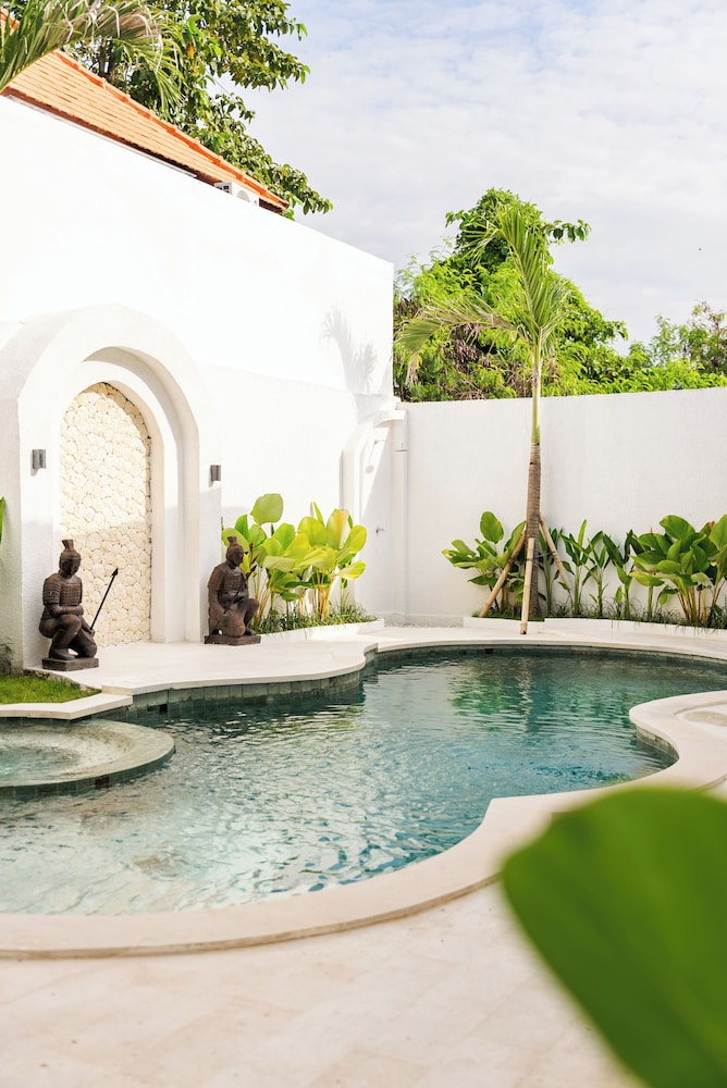 Tropical 2BR Private Villa, 6min Pererenan Beach
