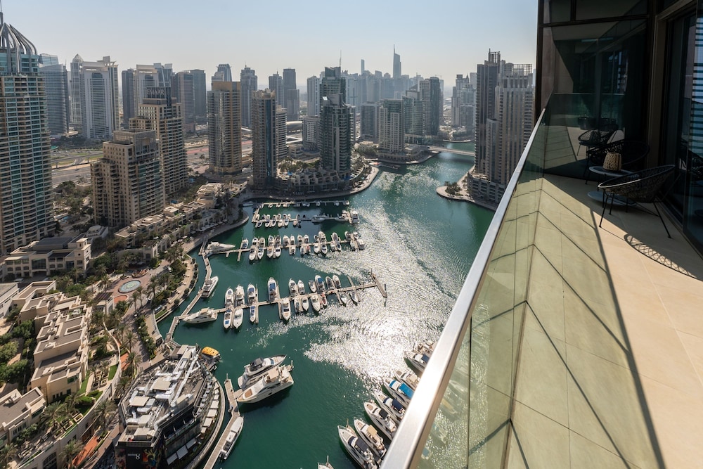 Sleek 1BR at Dubai Marina w Balcony