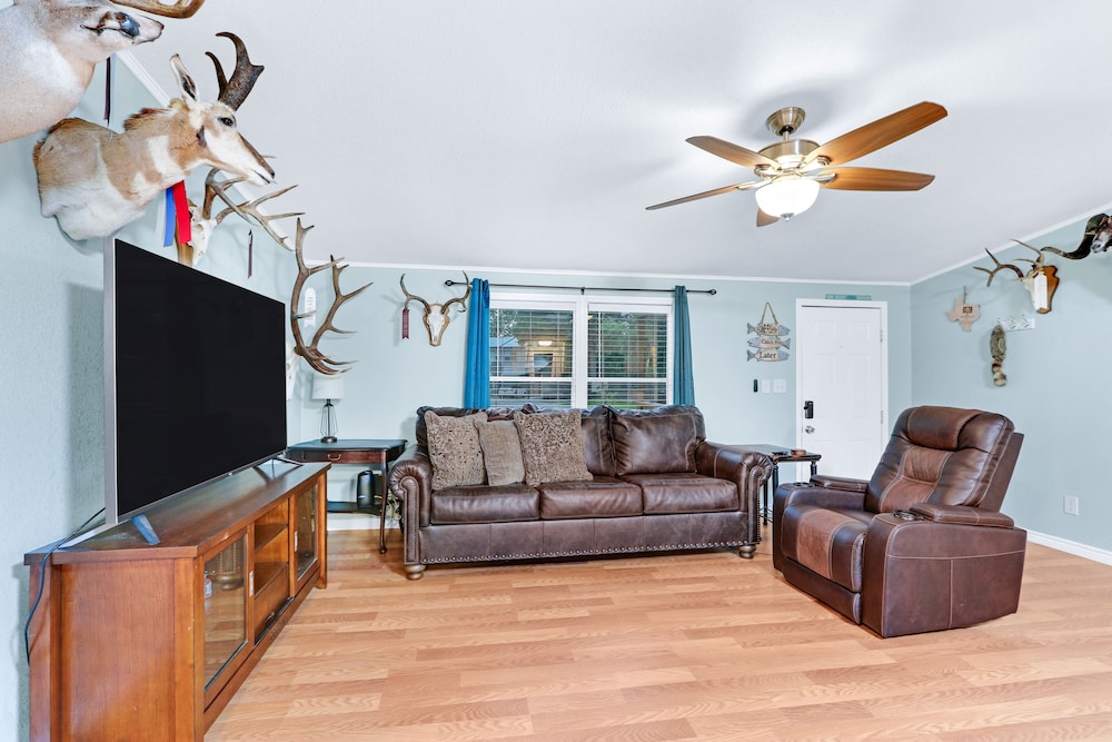 Sportsman's Den