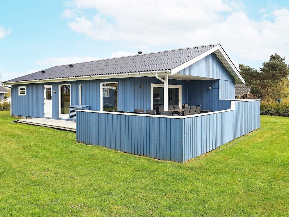 10 Person Holiday Home in Vaeggerlose