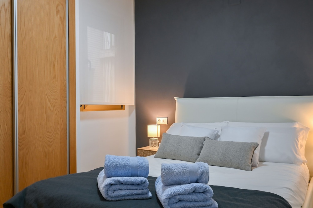M Sil27 Bonito Apartamento de dos Dormitorios a