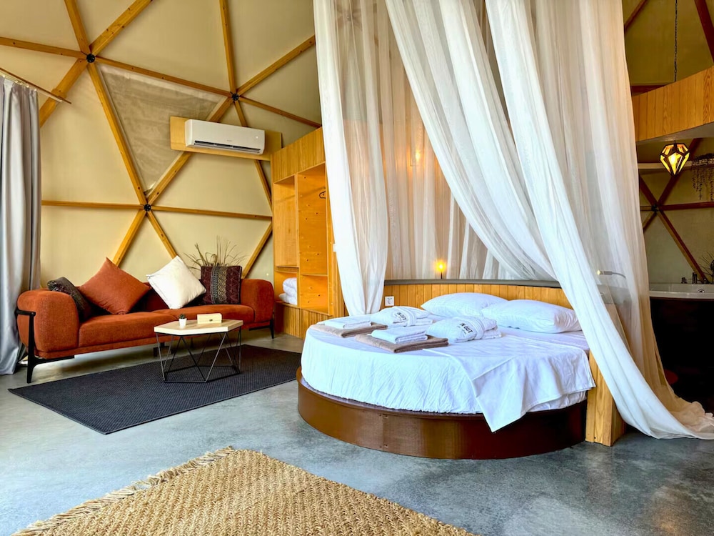 In Out Resort Glamping