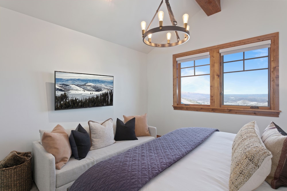 Grand Lodge - Penthouse #505 - Ski-in/ski-out 5 Bedroom Condo