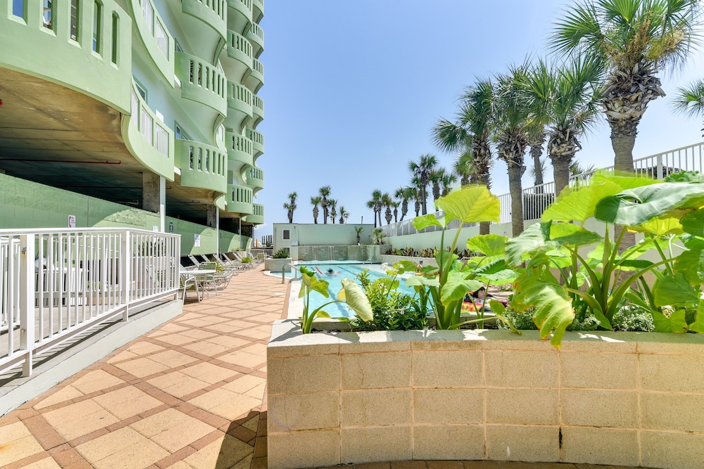 Oceanfront Galveston Condo in Amazing Location!