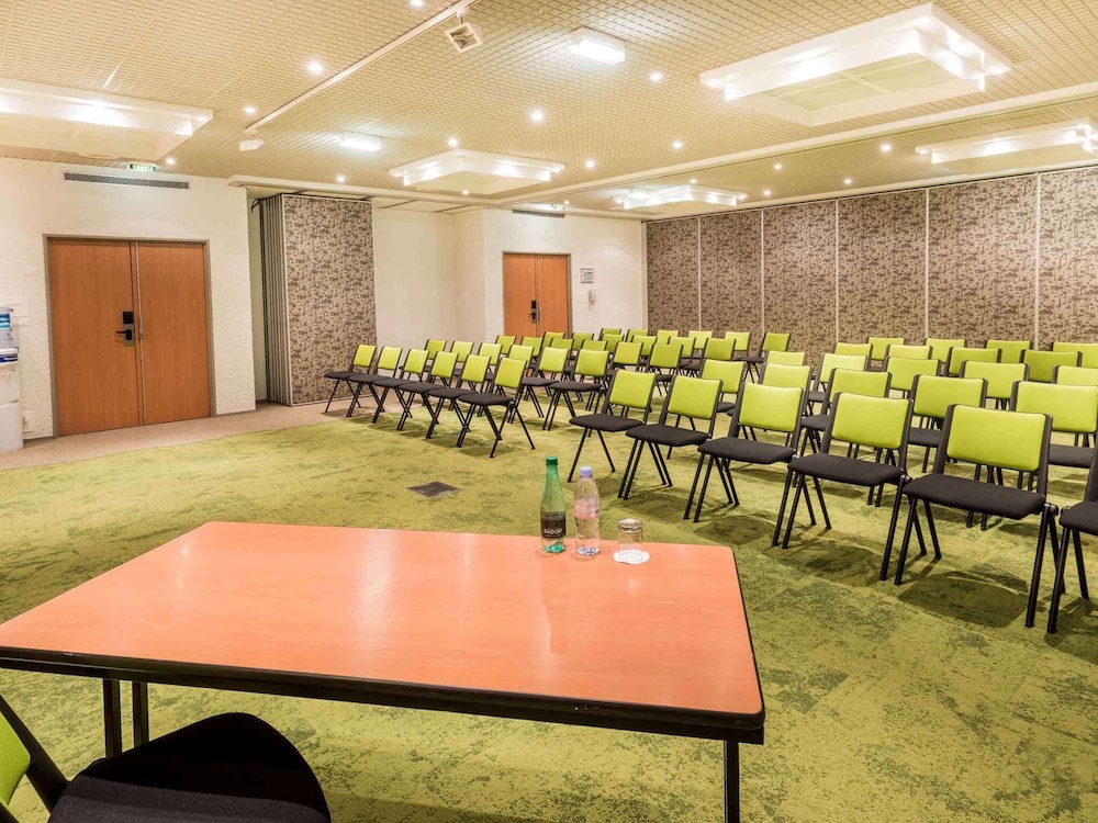 Chambray-les-Tours Vacations - ibis Styles Tours Sud - Property Image 1