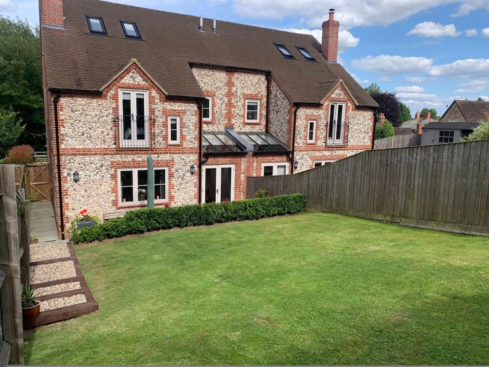 Nixey Cottage - From 250 Per Night view 3