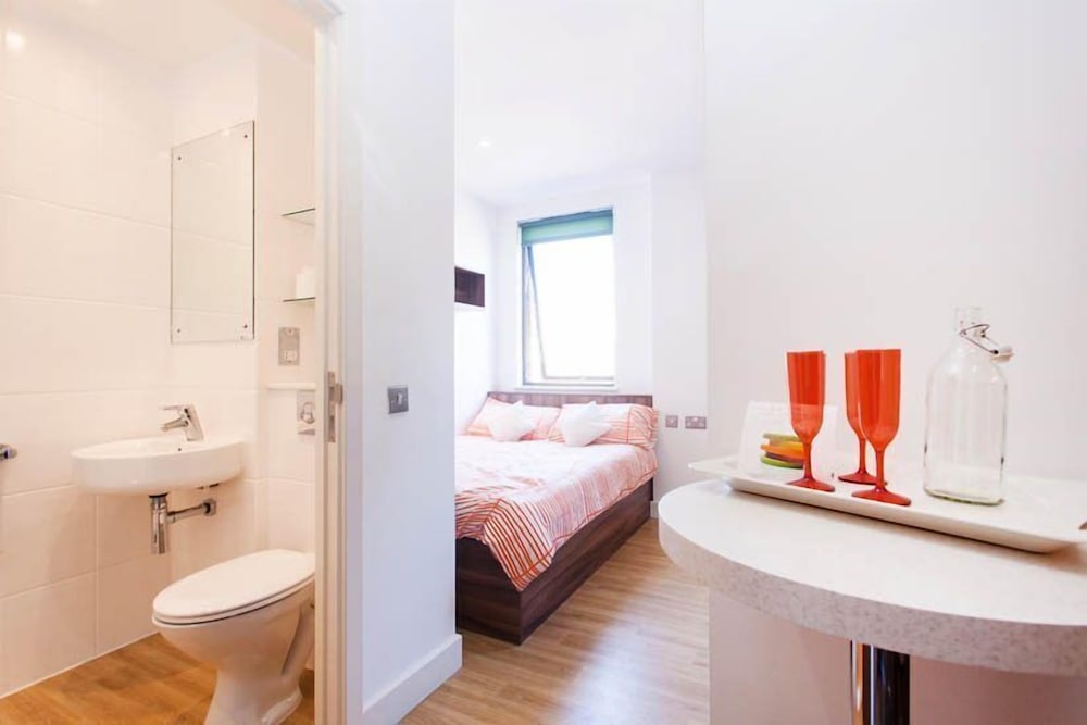 Relax By MPH-200 Chic Studios In Prime Bristol view 2