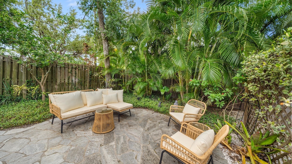 Hidden Oasis A 1 Bedroom Bungalow