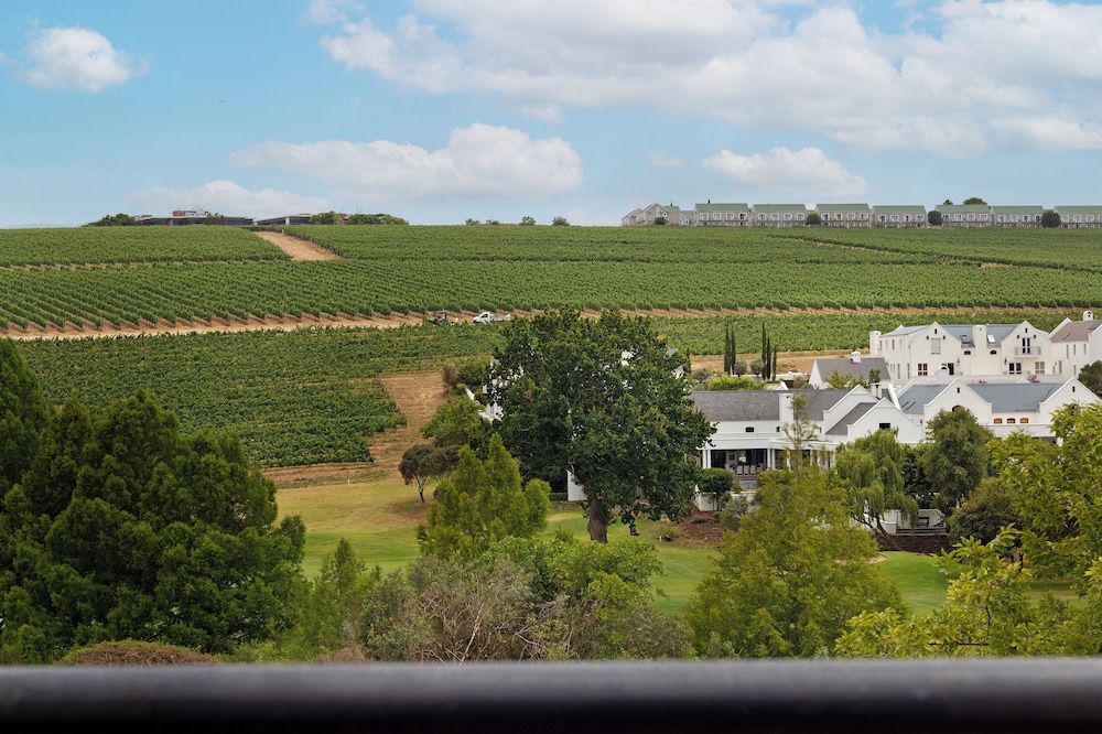 Winelands Golf Lodges at De Zalze
