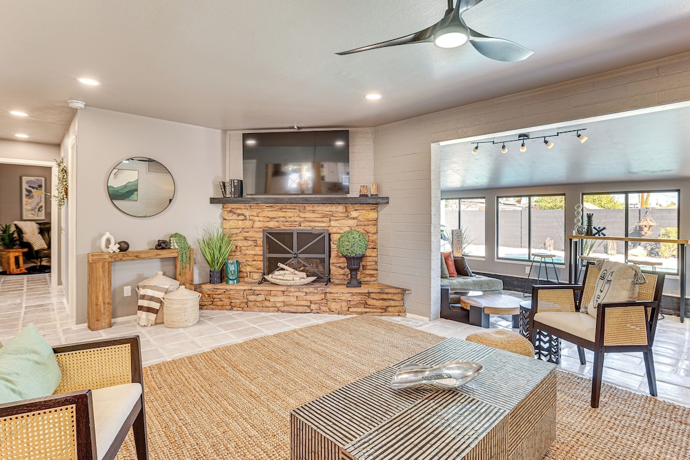 Walk to Scottsdale Stadium: Remodeled Home!