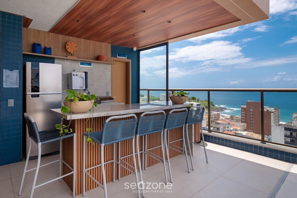 Fully Equipped Accommodations in a Building With a Pool, 270m From Barra Beach - Caoa