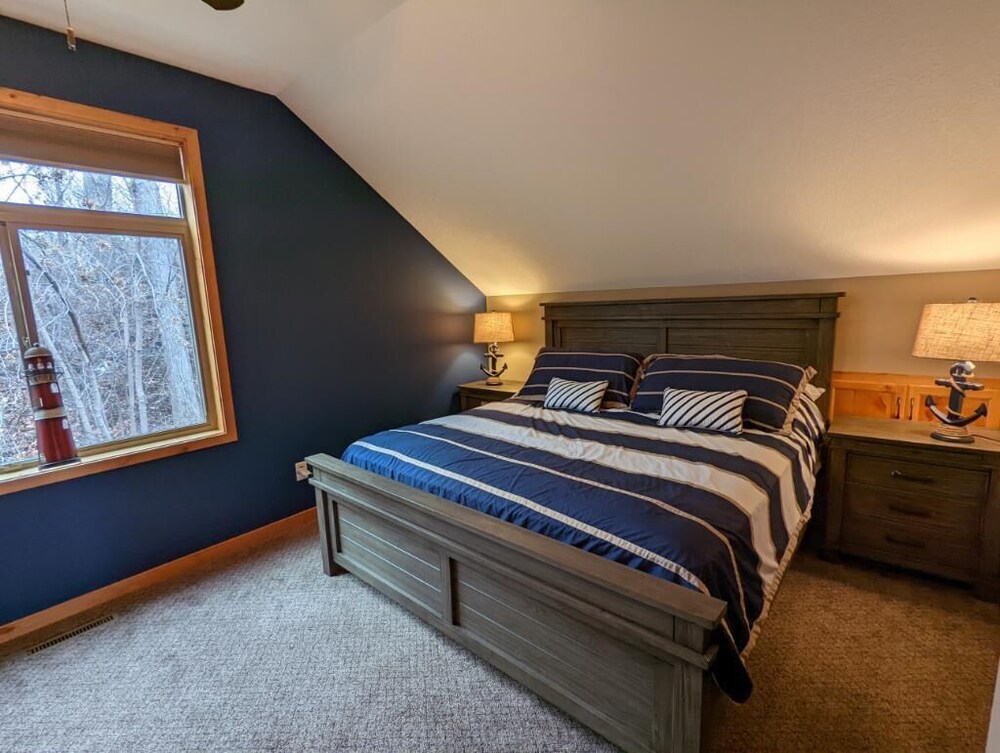 Moonlight Cove - Lakeside Lodge view 4