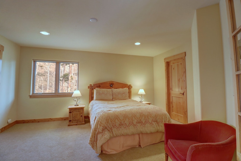 11 Stormwatch Circle 4br 3.5ba 4 Bedroom Home