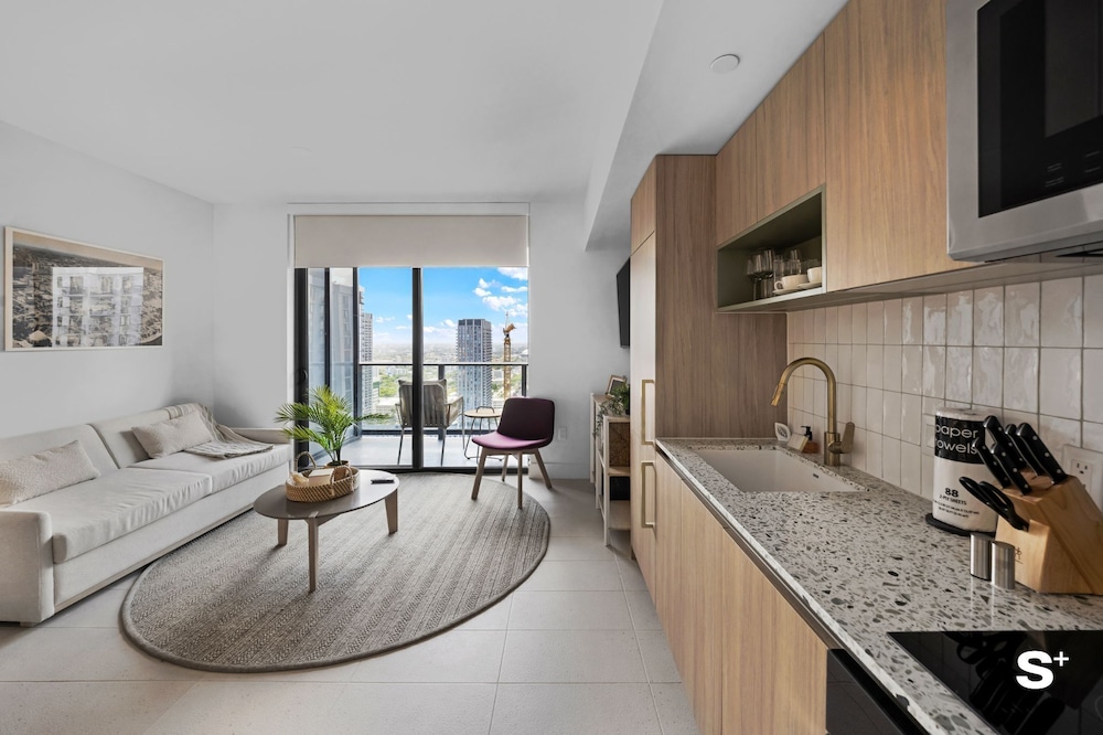 Chic Downtown Retreat 1BR Apartment