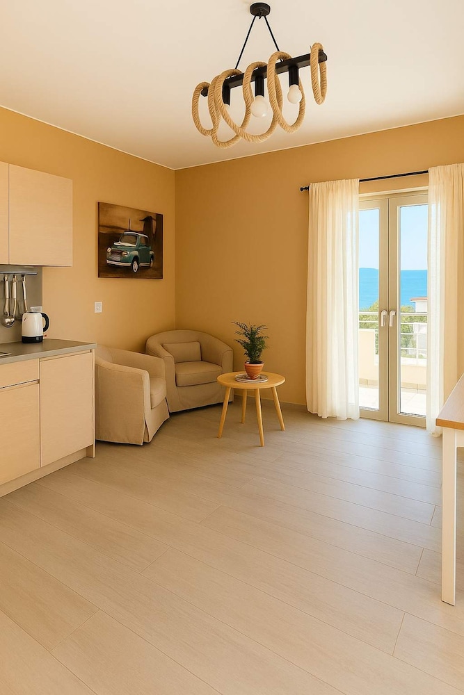 Milolithos Sunkissed Getaway Seaside Pool Escape