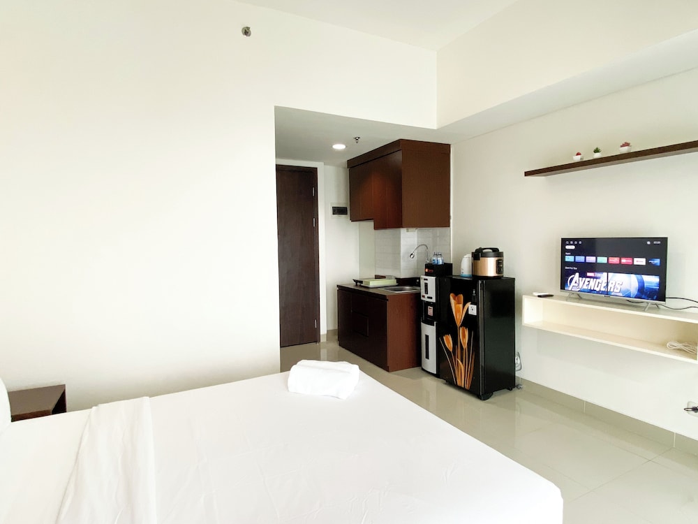 Homey And Nice Studio At Lrt City Bekasi Apartment