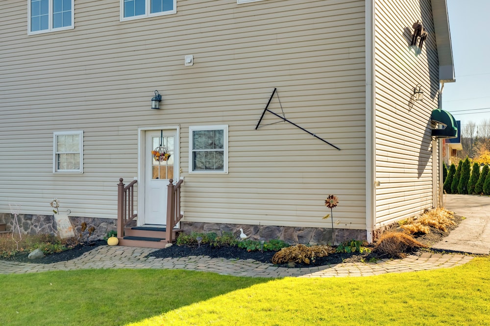 Apartment w/ Balcony & Lake View in Newport!