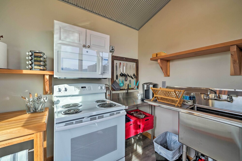 Beautiful Ranch Cottage - 45 Mi to Yellowstone NP! view 5