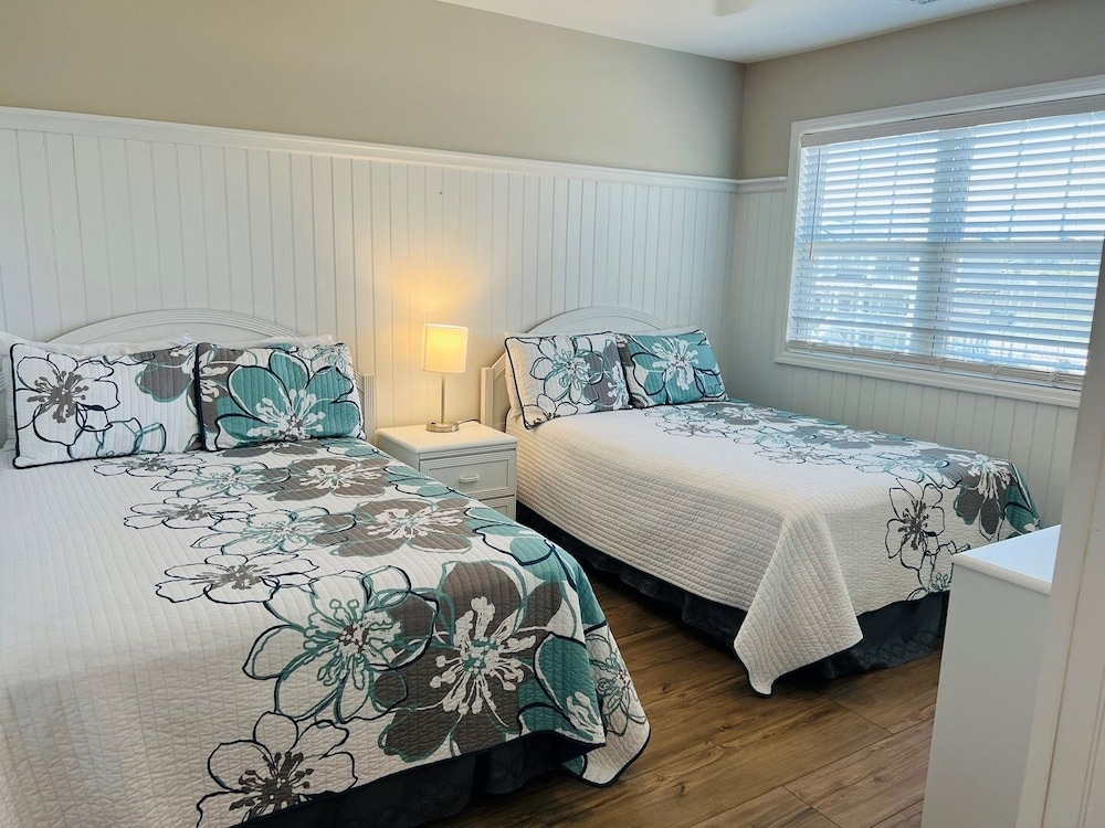 Fins / 1295 Ocean Blvd West 10 Bedroom Home