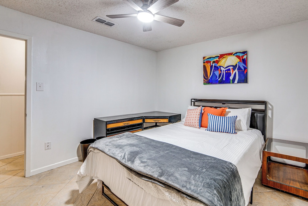 Family Getaway on 4 Acres in Mineola!