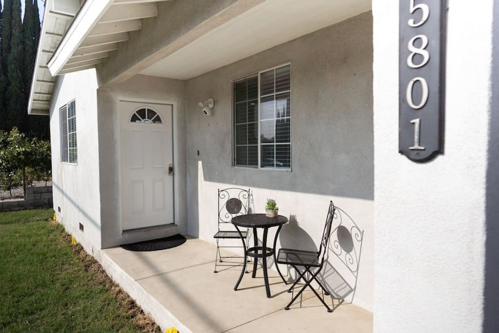 Large 4-bedroom House With AIR Hockey Table Close TO Disneyland IN Orange County p41