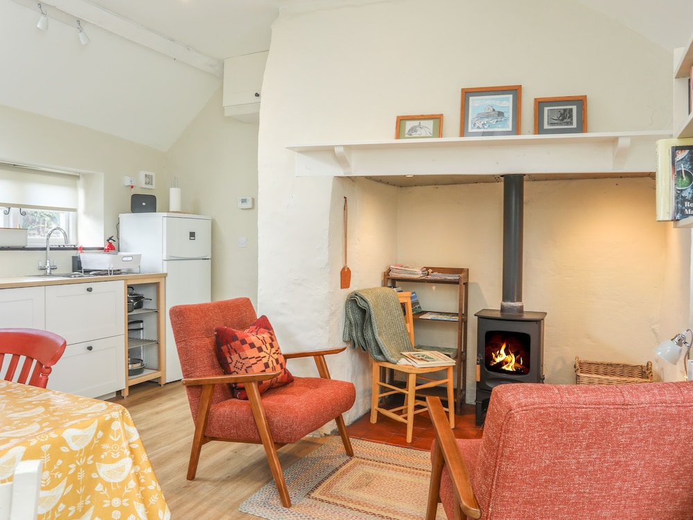 Ffrwd Cottage view 4