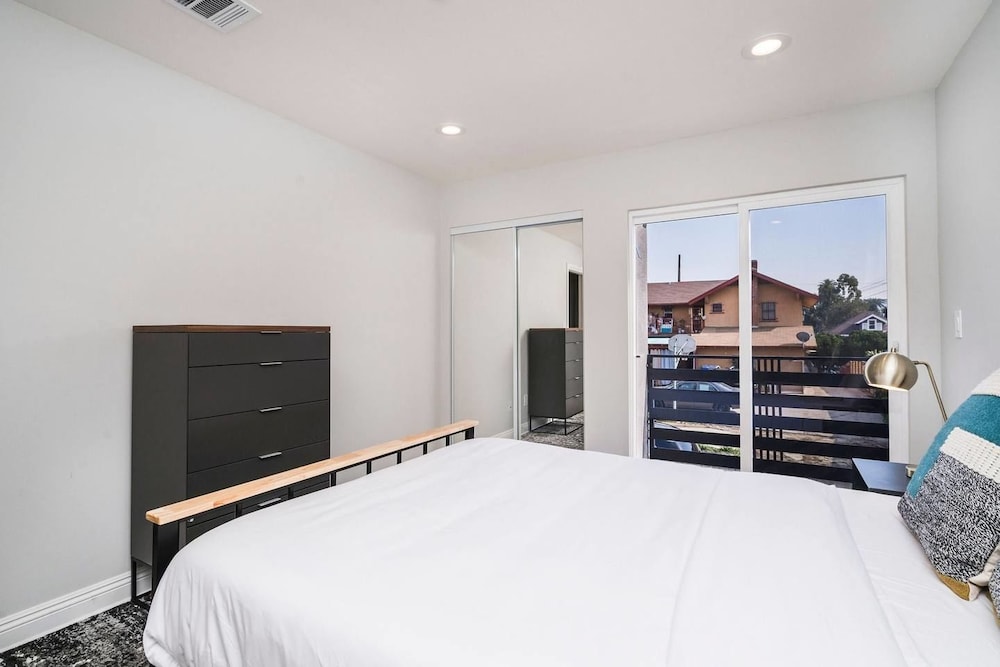 Brand NEW Modern Luxury 3bdr Townhome In Silver Lake