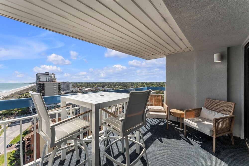 Oceanfront Gem Pool, Balcony, Modern Touch 3 Bedroom Condo