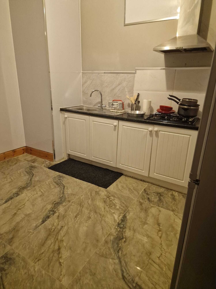 Nice House in a Quite Neighbourhood Close to Parks and a Short Drive to Town