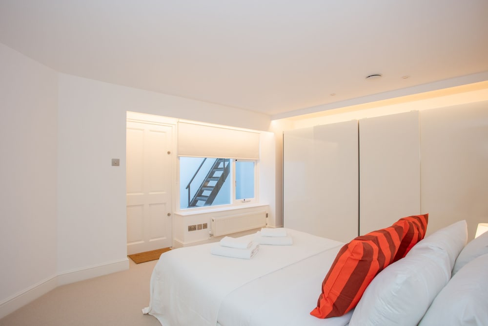 Newly Refurbished Modern 3 Bedroom Apartment in Affluent Fulham