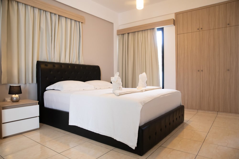 Valentina Apartments Central Paphos Beach Stay 2