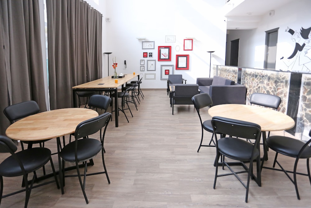 OYO Townhouse 020 Huda Metro South City 1